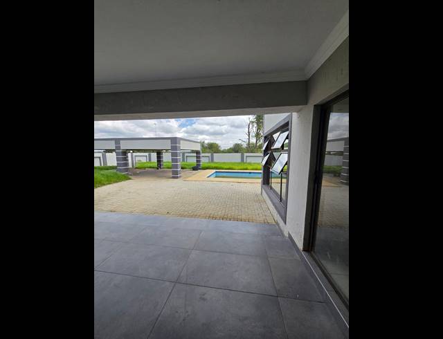 6 BEDROOM HOUSE FOR SALE IN RIVERSDALE